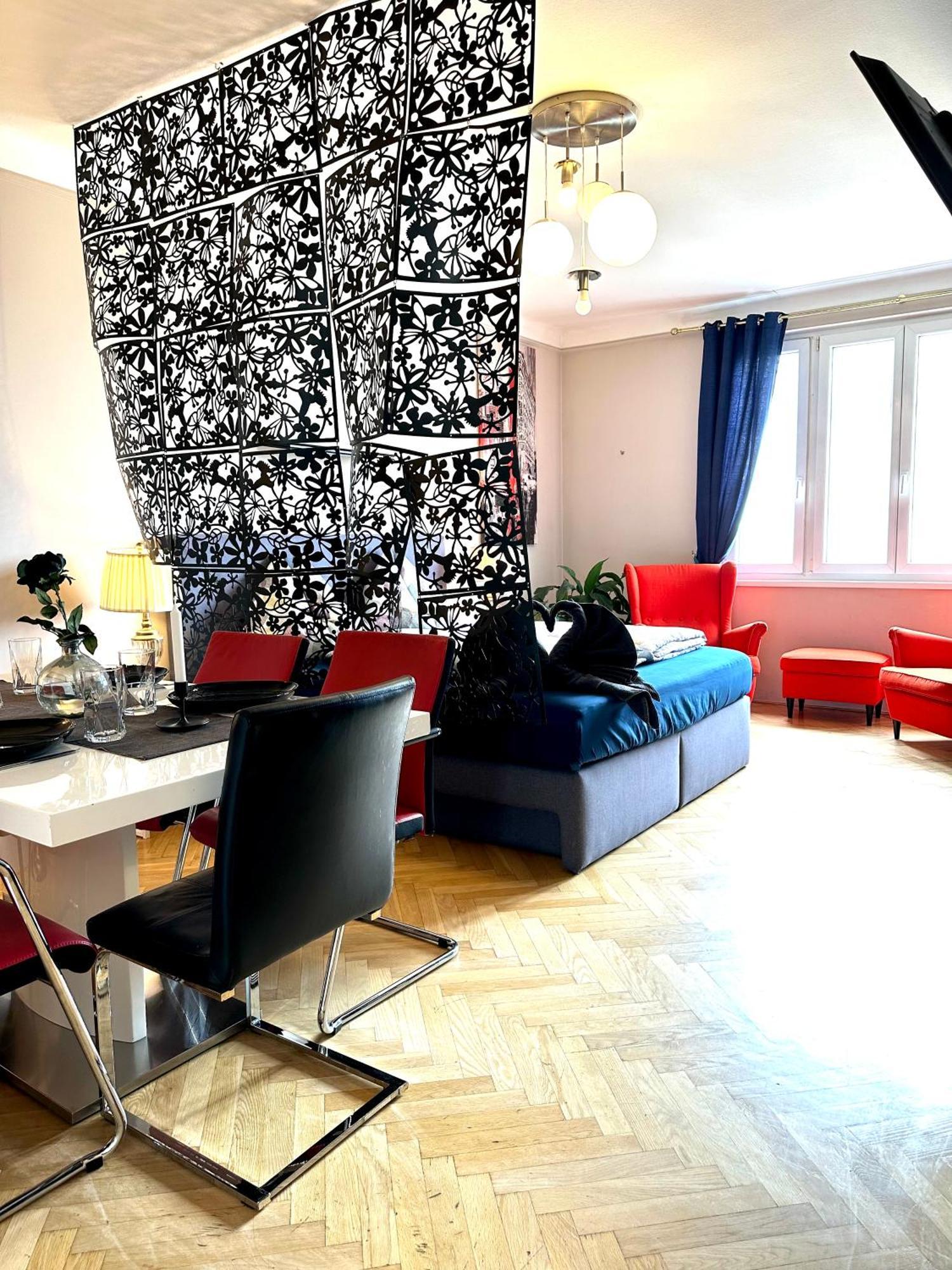 Apartment Center With 360° Rooftop
